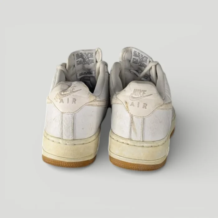 This is a pair of used Nike Air Force 1 low-top - Image 4
